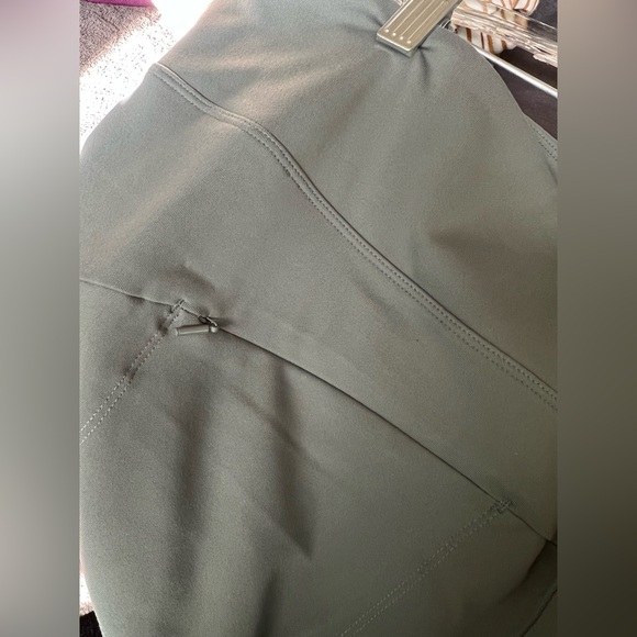 Athleta - Highlands Hybrid Cargo 11 Tight - NWT -Green size 26 - Picture 13 of 15